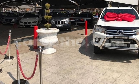 اشتري مستعمل Toyota Hilux White سيارة في Hlotse في Leribe اشتري مستعمل Toyota Hilux White سيارة في Hlotse في Leribe