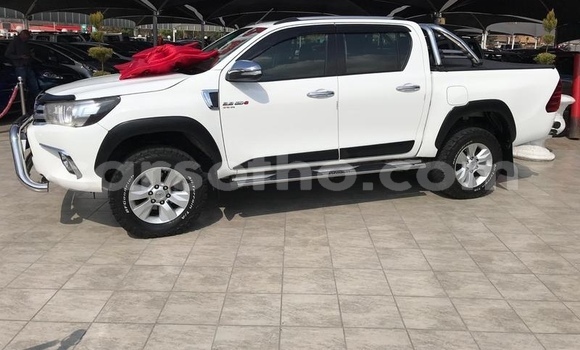 اشتري مستعمل Toyota Hilux White سيارة في Hlotse في Leribe اشتري مستعمل Toyota Hilux White سيارة في Hlotse في Leribe