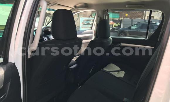 اشتري مستعمل Toyota Hilux White سيارة في Hlotse في Leribe اشتري مستعمل Toyota Hilux White سيارة في Hlotse في Leribe