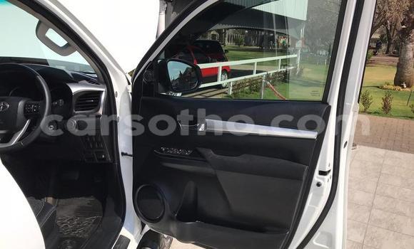 اشتري مستعمل Toyota Hilux White سيارة في Hlotse في Leribe اشتري مستعمل Toyota Hilux White سيارة في Hlotse في Leribe