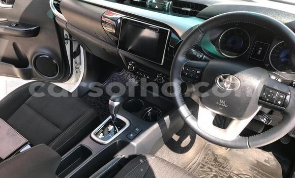 اشتري مستعمل Toyota Hilux White سيارة في Hlotse في Leribe اشتري مستعمل Toyota Hilux White سيارة في Hlotse في Leribe