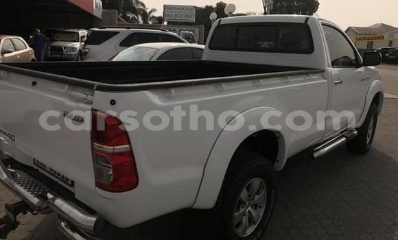 Acheter Occasion Voiture Toyota Hilux Blanc à Maputsoe, Leribe Acheter Occasion Voiture Toyota Hilux Blanc à Maputsoe, Leribe