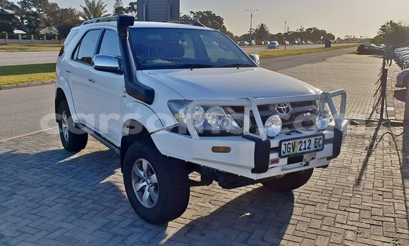 اشتري مستعمل Toyota Fortuner White سيارة في Hlotse في Leribe اشتري مستعمل Toyota Fortuner White سيارة في Hlotse في Leribe