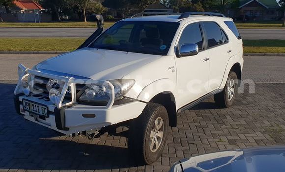 اشتري مستعمل Toyota Fortuner White سيارة في Hlotse في Leribe اشتري مستعمل Toyota Fortuner White سيارة في Hlotse في Leribe