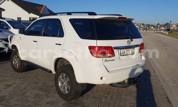 اشتري مستعمل Toyota Fortuner White سيارة في Hlotse في Leribe اشتري مستعمل Toyota Fortuner White سيارة في Hlotse في Leribe