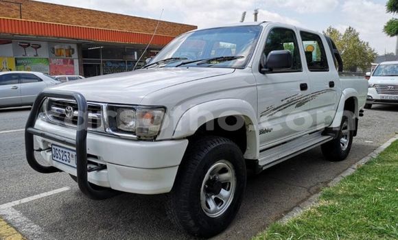 Sayi Na hannu Toyota Hilux White Mota in Butha–Buthe a Thaba-Tseka Sayi Na hannu Toyota Hilux White Mota in Butha–Buthe a Thaba-Tseka