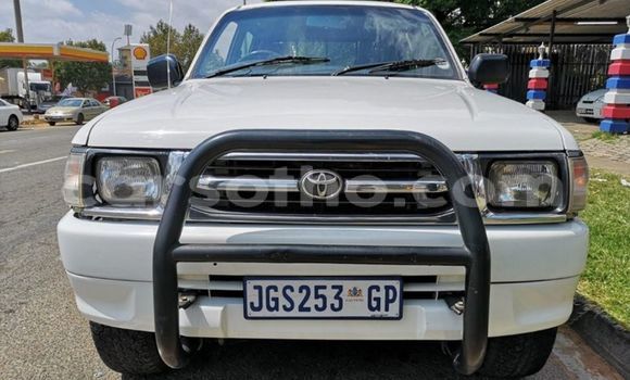 Sayi Na hannu Toyota Hilux White Mota in Butha–Buthe a Thaba-Tseka Sayi Na hannu Toyota Hilux White Mota in Butha–Buthe a Thaba-Tseka