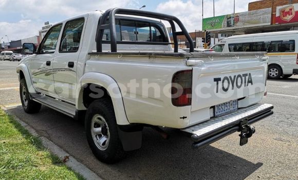 Sayi Na hannu Toyota Hilux White Mota in Butha–Buthe a Thaba-Tseka Sayi Na hannu Toyota Hilux White Mota in Butha–Buthe a Thaba-Tseka