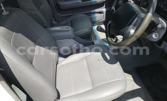 Sayi Na hannu Toyota Hilux White Mota in Butha–Buthe a Thaba-Tseka Sayi Na hannu Toyota Hilux White Mota in Butha–Buthe a Thaba-Tseka