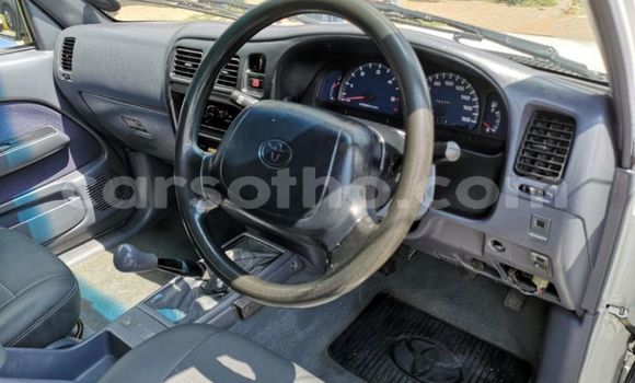 Sayi Na hannu Toyota Hilux White Mota in Butha–Buthe a Thaba-Tseka Sayi Na hannu Toyota Hilux White Mota in Butha–Buthe a Thaba-Tseka