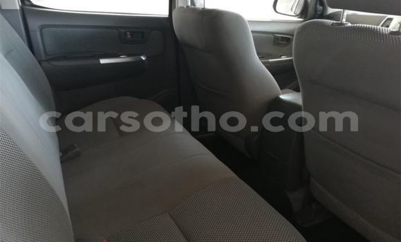 Sayi Na hannu Toyota Hilux White Mota in Butha–Buthe a Thaba-Tseka Sayi Na hannu Toyota Hilux White Mota in Butha–Buthe a Thaba-Tseka