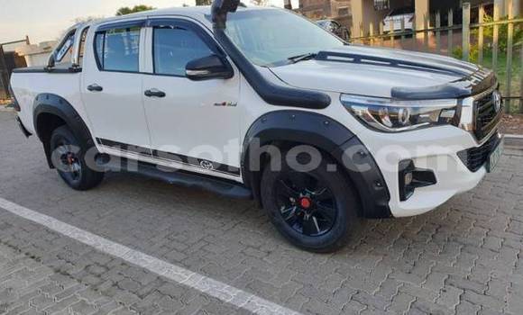 Sayi Na hannu Toyota Hilux White Mota in Mafeteng a Mafeteng Sayi Na hannu Toyota Hilux White Mota in Mafeteng a Mafeteng