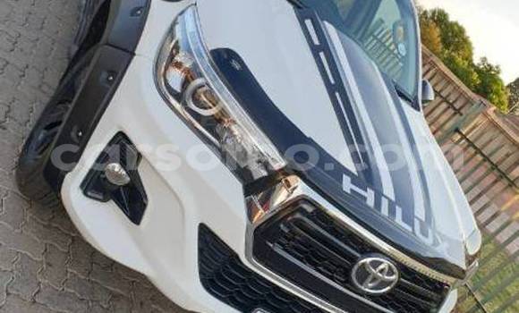 Sayi Na hannu Toyota Hilux White Mota in Mafeteng a Mafeteng Sayi Na hannu Toyota Hilux White Mota in Mafeteng a Mafeteng