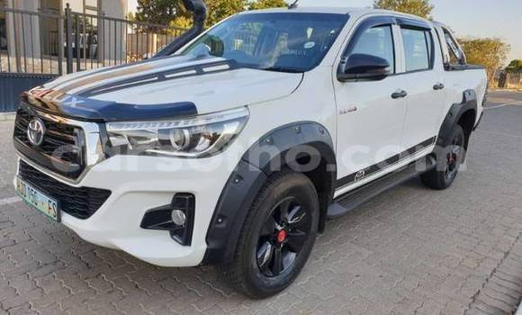Sayi Na hannu Toyota Hilux White Mota in Mafeteng a Mafeteng Sayi Na hannu Toyota Hilux White Mota in Mafeteng a Mafeteng