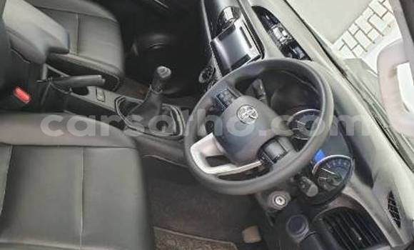Sayi Na hannu Toyota Hilux White Mota in Mafeteng a Mafeteng Sayi Na hannu Toyota Hilux White Mota in Mafeteng a Mafeteng