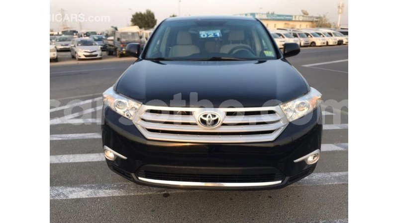 Big with watermark toyota highlander maseru import dubai 13724