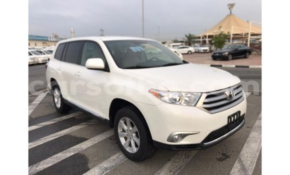 Buy Import Toyota Highlander White Car in Import - Dubai in Maseru Buy Import Toyota Highlander White Car in Import - Dubai in Maseru