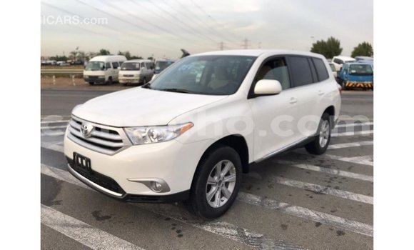 Buy Import Toyota Highlander White Car in Import - Dubai in Maseru Buy Import Toyota Highlander White Car in Import - Dubai in Maseru