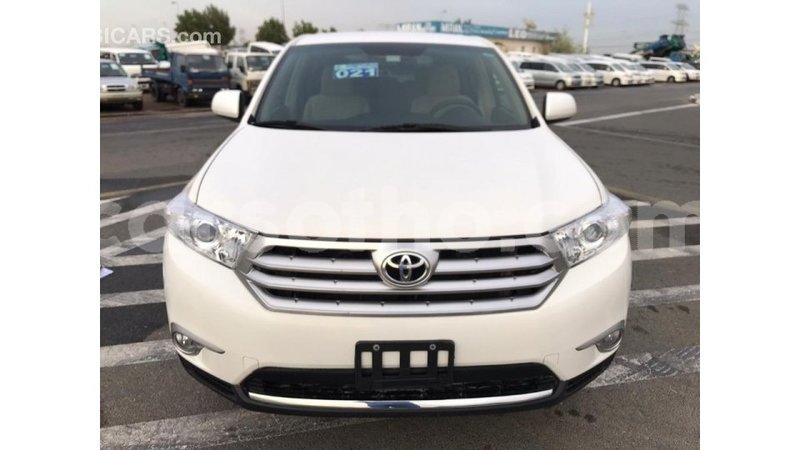 Big with watermark toyota highlander maseru import dubai 13725