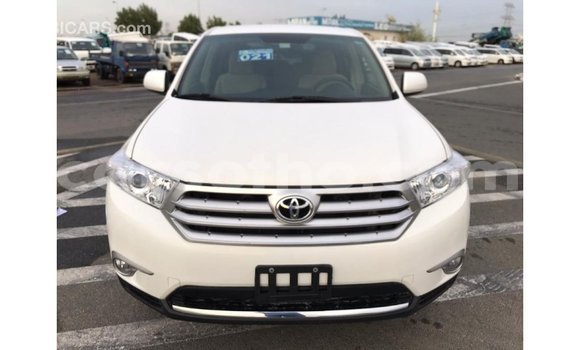 Buy Import Toyota Highlander White Car in Import - Dubai in Maseru Buy Import Toyota Highlander White Car in Import - Dubai in Maseru