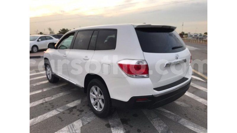 Big with watermark toyota highlander maseru import dubai 13725