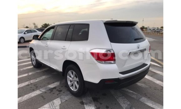 Buy Import Toyota Highlander White Car in Import - Dubai in Maseru Buy Import Toyota Highlander White Car in Import - Dubai in Maseru