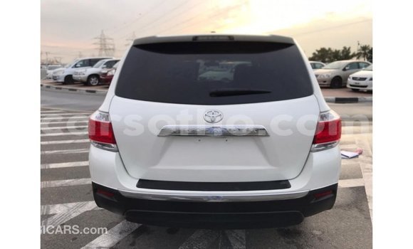 Buy Import Toyota Highlander White Car in Import - Dubai in Maseru Buy Import Toyota Highlander White Car in Import - Dubai in Maseru