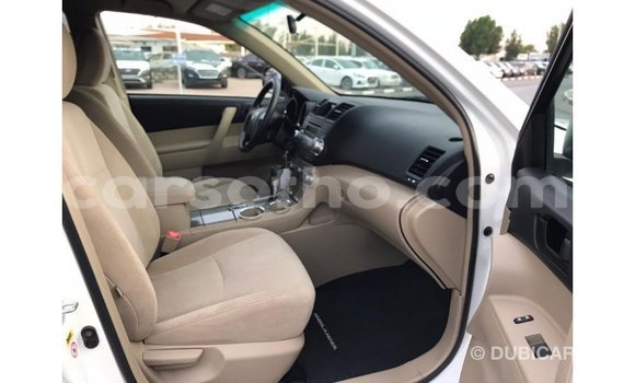 Buy Import Toyota Highlander White Car in Import - Dubai in Maseru Buy Import Toyota Highlander White Car in Import - Dubai in Maseru
