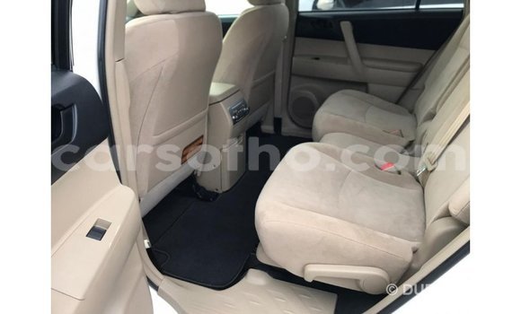 Buy Import Toyota Highlander White Car in Import - Dubai in Maseru Buy Import Toyota Highlander White Car in Import - Dubai in Maseru