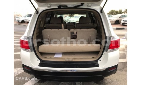 Buy Import Toyota Highlander White Car in Import - Dubai in Maseru Buy Import Toyota Highlander White Car in Import - Dubai in Maseru