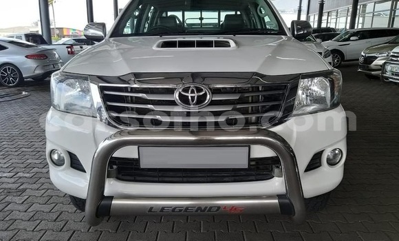 Sayi Na hannu Toyota Hilux White Mota in Butha Buthe a Butha-Buthe Sayi Na hannu Toyota Hilux White Mota in Butha Buthe a Butha-Buthe