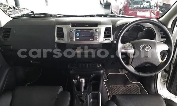 Sayi Na hannu Toyota Hilux White Mota in Butha Buthe a Butha-Buthe Sayi Na hannu Toyota Hilux White Mota in Butha Buthe a Butha-Buthe