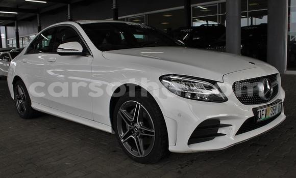Sayi Na hannu Mercedes-Benz C–Class White Mota in Butha Buthe a Butha-Buthe Sayi Na hannu Mercedes-Benz C–Class White Mota in Butha Buthe a Butha-Buthe