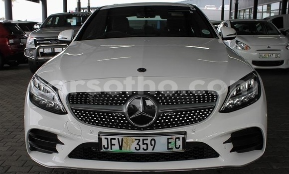 Sayi Na hannu Mercedes-Benz C–Class White Mota in Butha Buthe a Butha-Buthe Sayi Na hannu Mercedes-Benz C–Class White Mota in Butha Buthe a Butha-Buthe