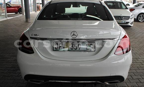 Sayi Na hannu Mercedes-Benz C–Class White Mota in Butha Buthe a Butha-Buthe Sayi Na hannu Mercedes-Benz C–Class White Mota in Butha Buthe a Butha-Buthe
