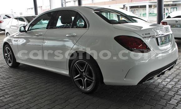 Sayi Na hannu Mercedes-Benz C–Class White Mota in Butha Buthe a Butha-Buthe Sayi Na hannu Mercedes-Benz C–Class White Mota in Butha Buthe a Butha-Buthe