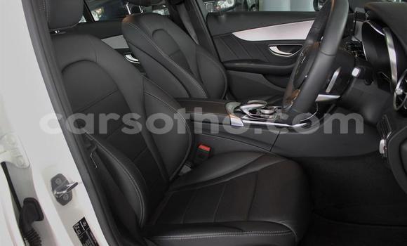 Sayi Na hannu Mercedes-Benz C–Class White Mota in Butha Buthe a Butha-Buthe Sayi Na hannu Mercedes-Benz C–Class White Mota in Butha Buthe a Butha-Buthe