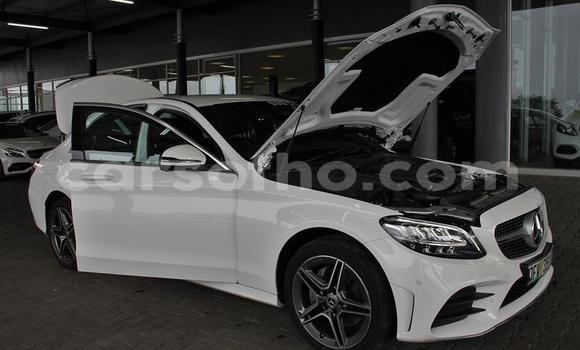 Sayi Na hannu Mercedes-Benz C–Class White Mota in Butha Buthe a Butha-Buthe Sayi Na hannu Mercedes-Benz C–Class White Mota in Butha Buthe a Butha-Buthe