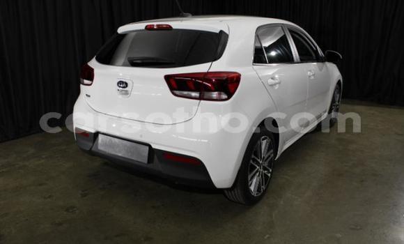 Sayi Na hannu Kia Rio White Mota in Maseru a Maseru Sayi Na hannu Kia Rio White Mota in Maseru a Maseru