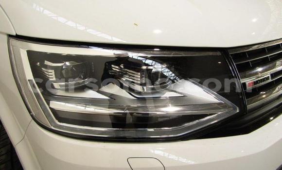 Acheter Occasion Voiture Volkswagen Caravelle Blanc à Maseru, Maseru Acheter Occasion Voiture Volkswagen Caravelle Blanc à Maseru, Maseru