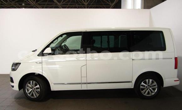 Acheter Occasion Voiture Volkswagen Caravelle Blanc à Maseru, Maseru Acheter Occasion Voiture Volkswagen Caravelle Blanc à Maseru, Maseru
