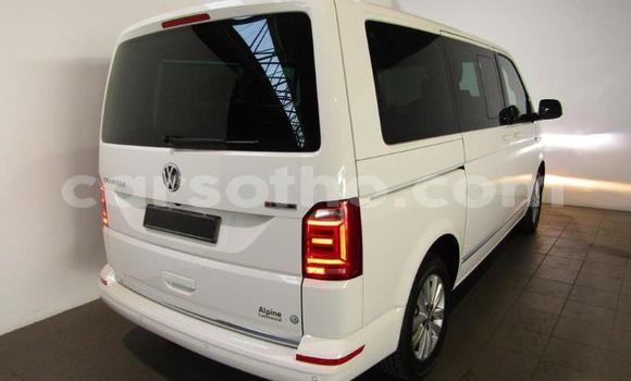 Acheter Occasion Voiture Volkswagen Caravelle Blanc à Maseru, Maseru Acheter Occasion Voiture Volkswagen Caravelle Blanc à Maseru, Maseru