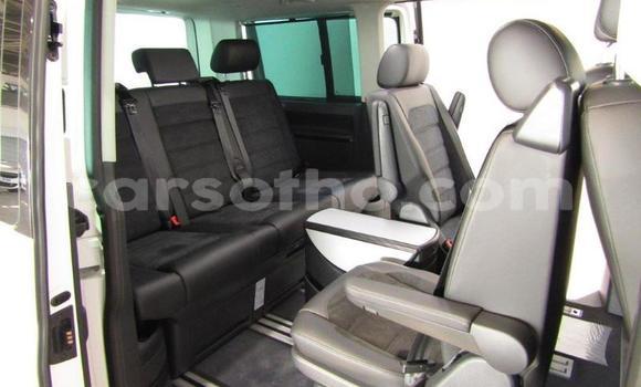 Acheter Occasion Voiture Volkswagen Caravelle Blanc à Maseru, Maseru Acheter Occasion Voiture Volkswagen Caravelle Blanc à Maseru, Maseru