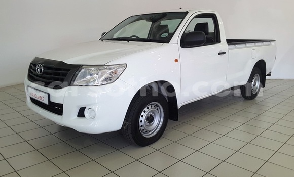 Sayi Na hannu Toyota Hilux White Mota in Mafeteng a Mafeteng Sayi Na hannu Toyota Hilux White Mota in Mafeteng a Mafeteng