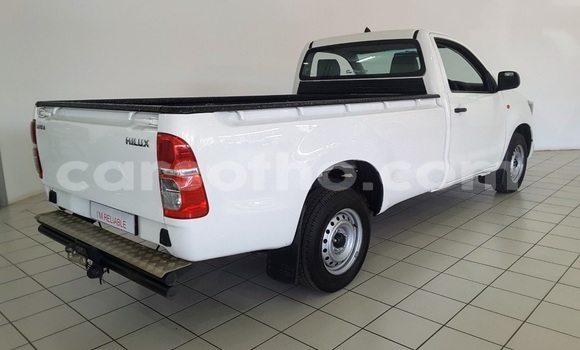 Sayi Na hannu Toyota Hilux White Mota in Mafeteng a Mafeteng Sayi Na hannu Toyota Hilux White Mota in Mafeteng a Mafeteng