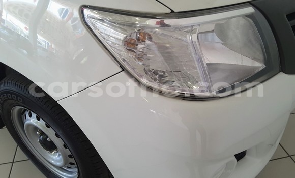 Sayi Na hannu Toyota Hilux White Mota in Mafeteng a Mafeteng Sayi Na hannu Toyota Hilux White Mota in Mafeteng a Mafeteng