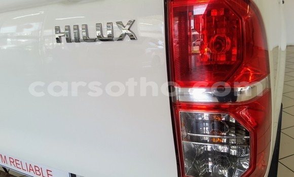 Sayi Na hannu Toyota Hilux White Mota in Mafeteng a Mafeteng Sayi Na hannu Toyota Hilux White Mota in Mafeteng a Mafeteng