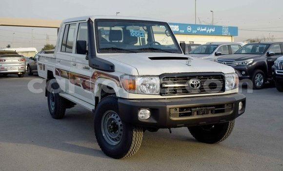 Acheter Import Voiture Toyota Land Cruiser Blanc à Import - Dubai, Maseru Acheter Import Voiture Toyota Land Cruiser Blanc à Import - Dubai, Maseru