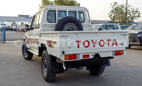 Acheter Import Voiture Toyota Land Cruiser Blanc à Import - Dubai, Maseru Acheter Import Voiture Toyota Land Cruiser Blanc à Import - Dubai, Maseru