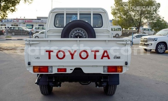 Acheter Import Voiture Toyota Land Cruiser Blanc à Import - Dubai, Maseru Acheter Import Voiture Toyota Land Cruiser Blanc à Import - Dubai, Maseru
